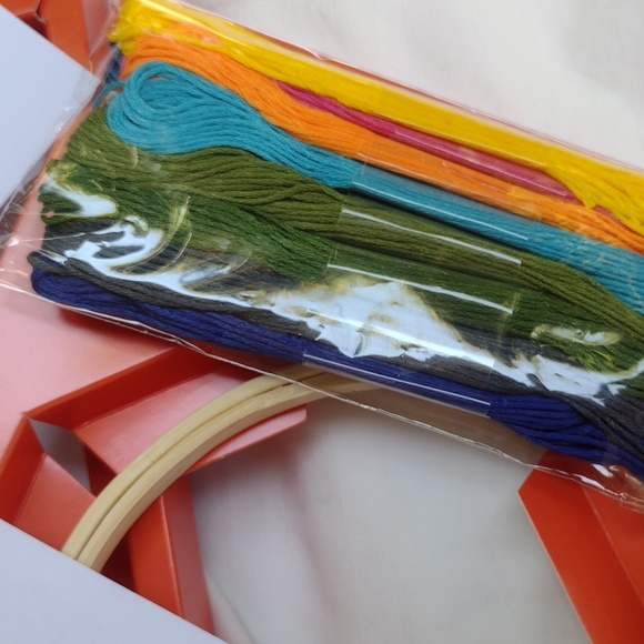 Bob Ross Embroidery Sewing Kit / Bob Ross Embroidery Designs / Complete Kit - Picture 3 of 12